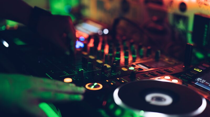 The Sound of Success: Corporate DJs Redefining Events in Los Angeles